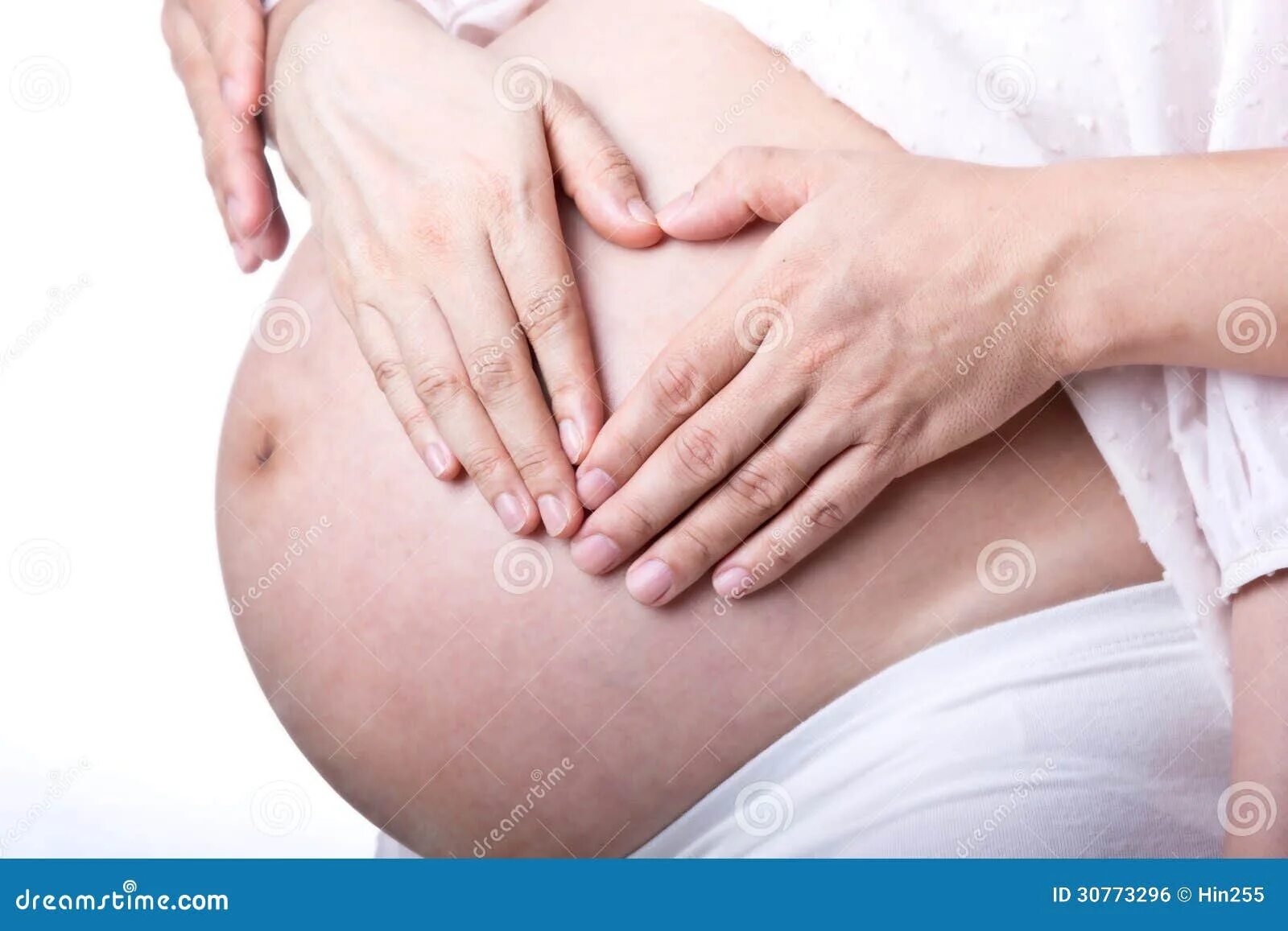 2 беременность шевеления. Шевеления ребёнка в животе. Когда начинает шевелиться ребенок. Когда ребенок начинает толкаться. На каком сроке шевелится ребенок.