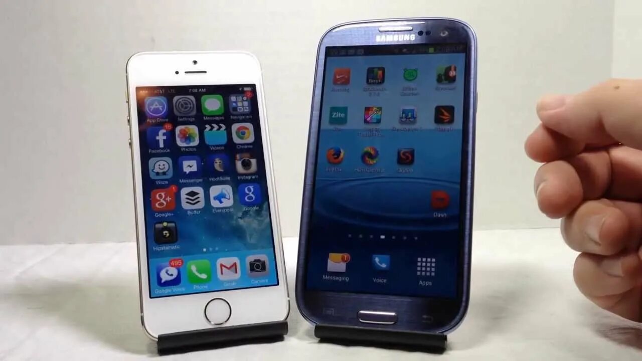 Iphone Samsung s3. Самсунг айфон 4. Iphone 5 vs Philips. Самсунг с3 vs айфон 5s. Что лучше айфон 15 или самсунг s24