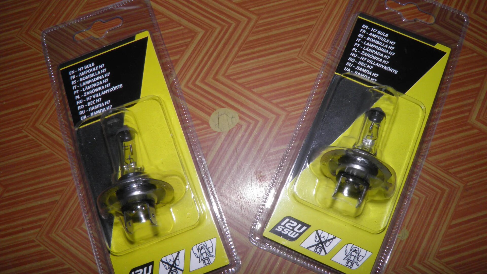 Штекер лампы ближнего света чери амулет. Лампа ближнего света чери тигго т11 фл. Чери фора какие лампочки. Лампочки в противотуманках чери фора а21. Цоколь лампы габаритов чери тиго.