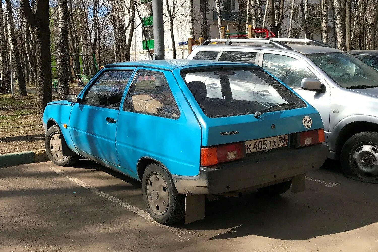 ЗАЗ-1102 «Таврия». ЗАЗ 1102 «Таврия» 1102. ЗАЗ-1102 Таврия брошенная. ЗАЗ-1102 Таврия зеленая. Почему таврия