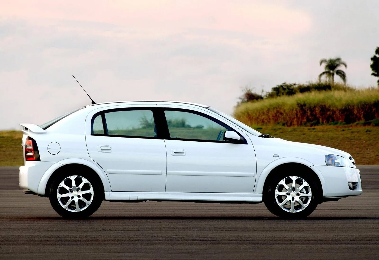 Шевить. Chevrolet Astra.