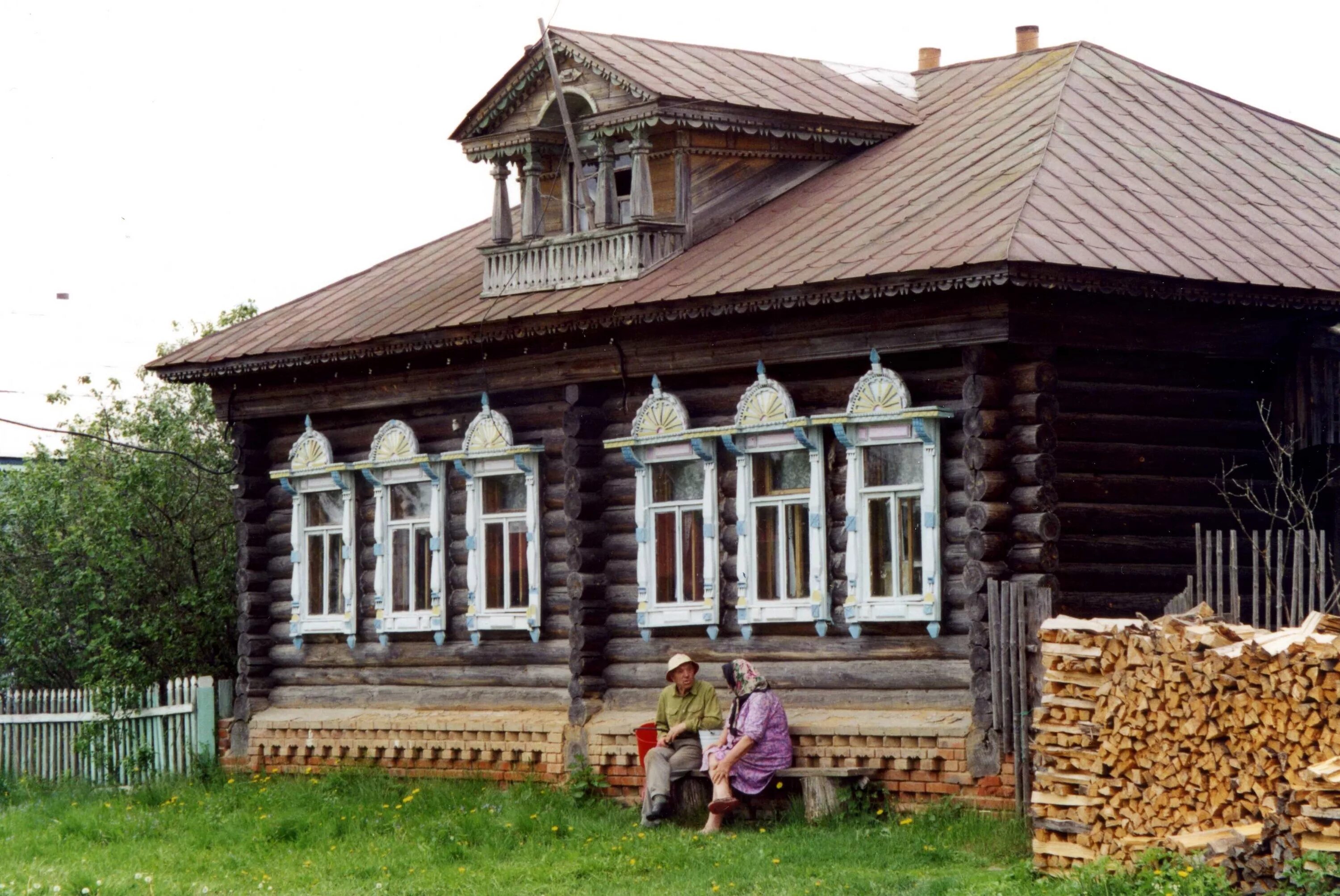 Деревянные дома владимирская область. Русская изба пятистенок планировка. Изба пятистенка русская деревня. Деревенская изба пятистенок. Пятистенок Вологодская Губерния.