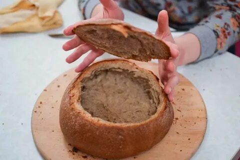 Как едят суп в хлебе