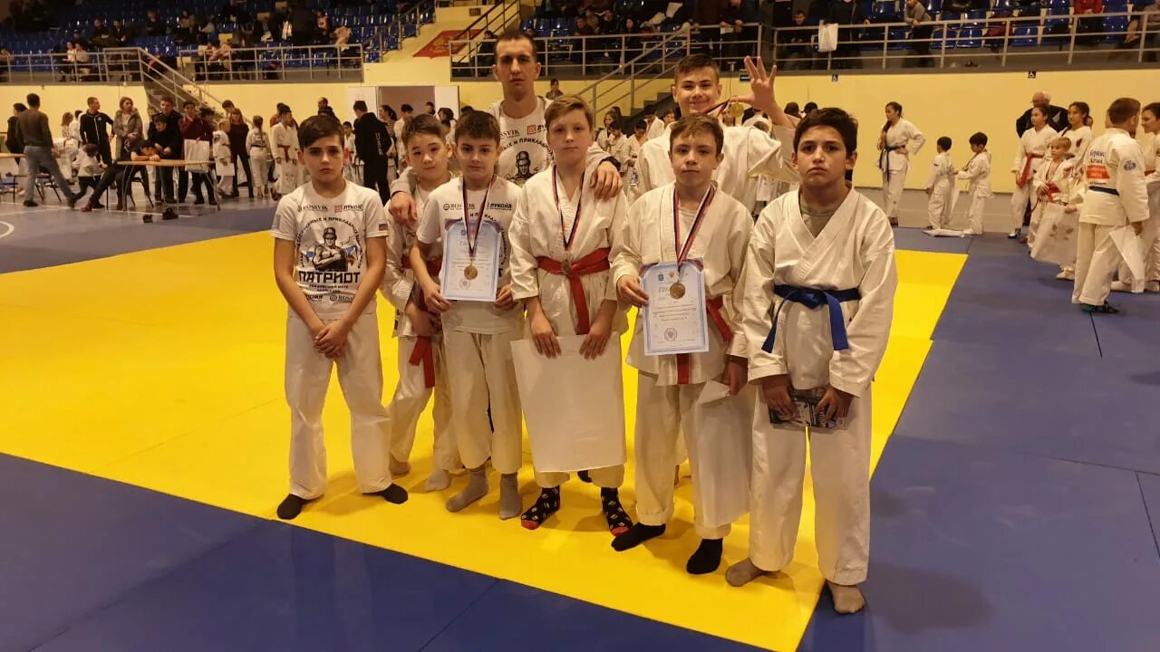 Соревнованиях рукопашного боя в городе астрахань. Арб астрахань. Небратенко астрахань рукопашный бой. Тахир биймурзаев астрахань. Рукопашный бой астрахань.