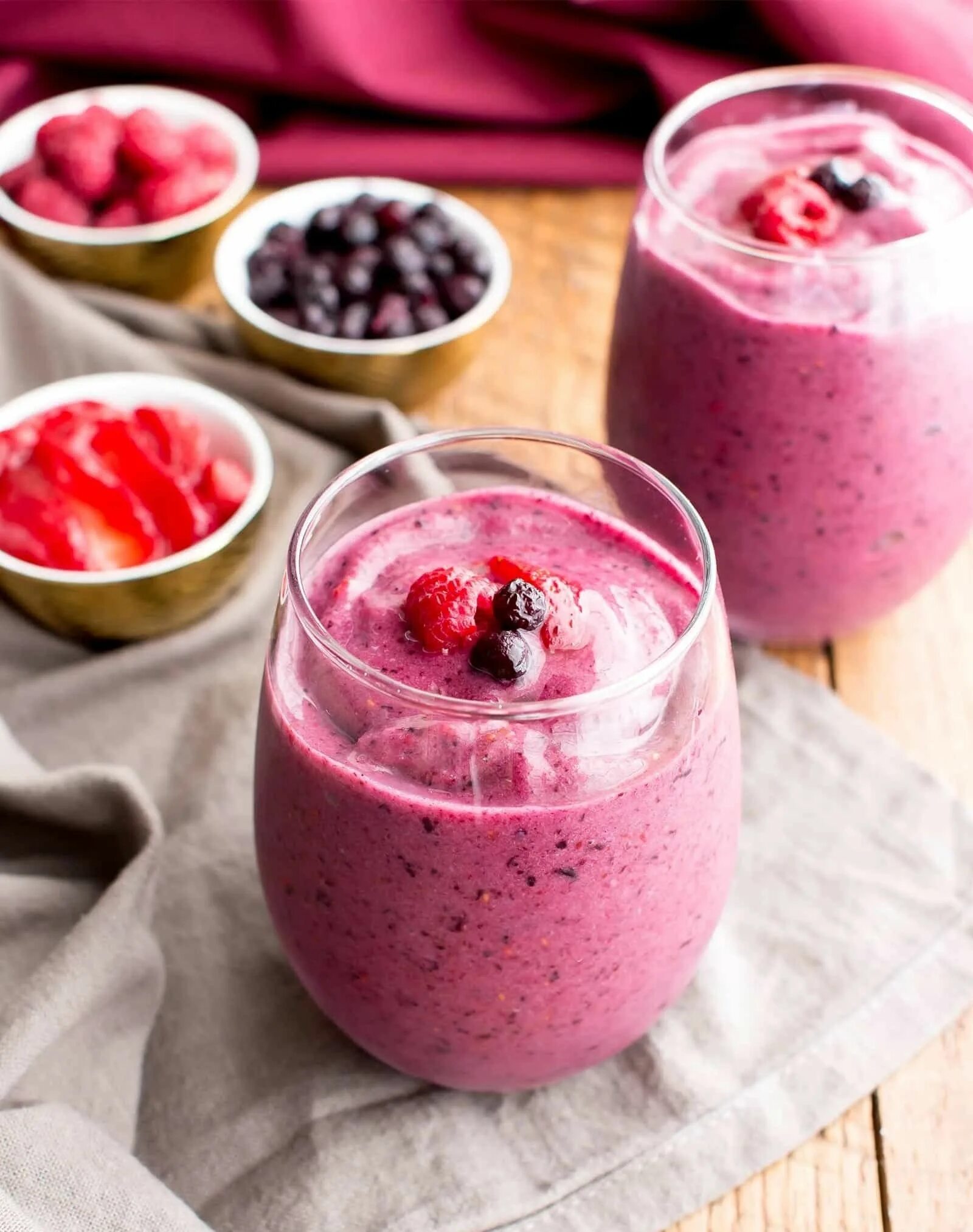 Ягодный смузи. Смузи ягодный микс. Berry Smoothies (ягодный смузи) колеус. Ингредиенты для смузи. Постный смузи