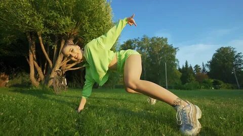 Bounce dance