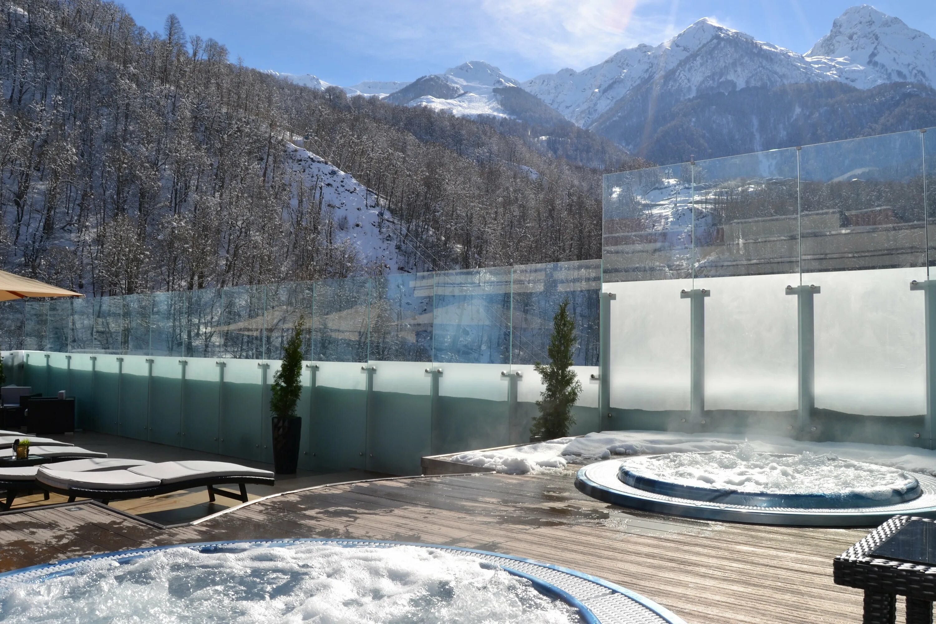 Отель рэдиссон роза хутор. Красная поляна рэдиссон роза хутор. Рэдиссон поляна. Radisson сочи роза хутор. Отель рэдиссон красная поляна.