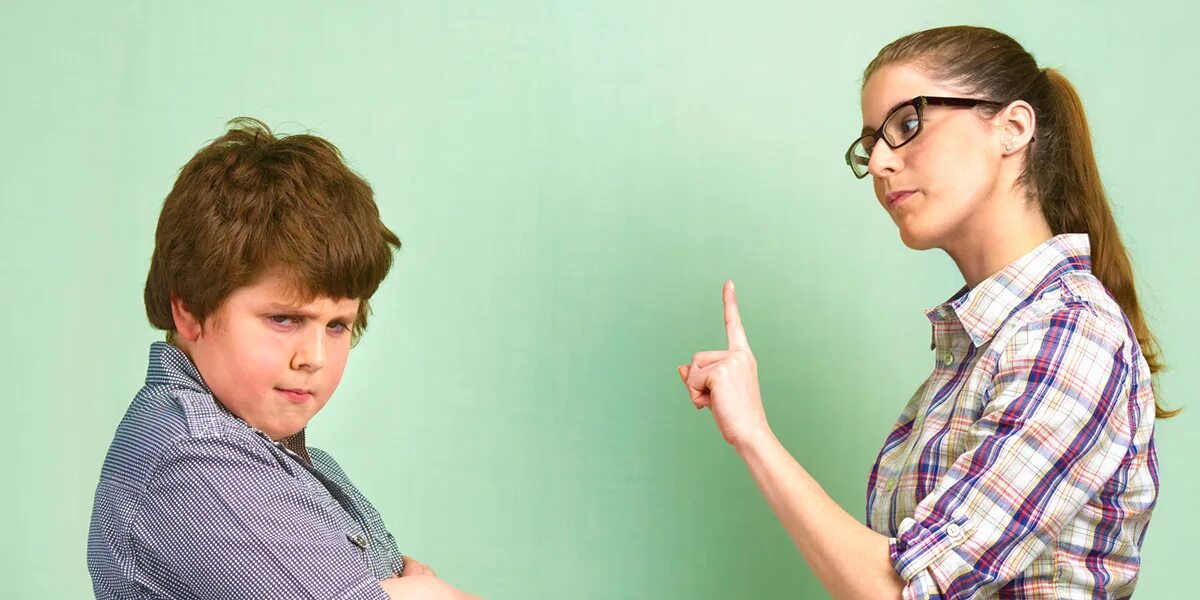 Наказание ребенка уроками. Родители наказывают детей. Родителинакакзывают детей. Наказание ребенка уроками. Поощрение и наказание детей в семье.