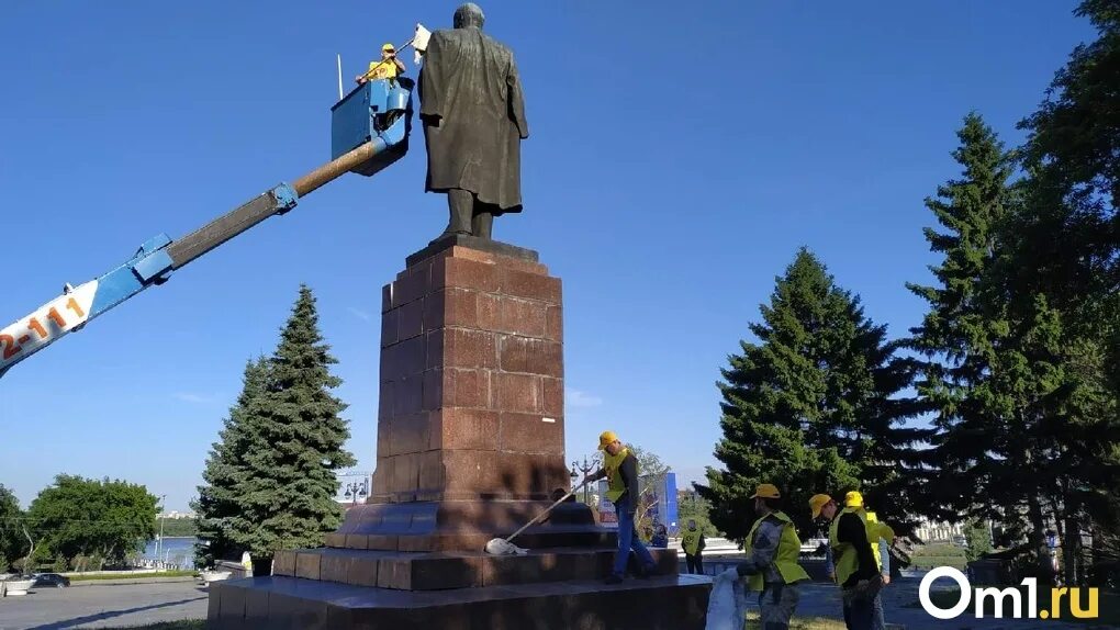 Кореновск ленина. Памятник в.и. Ленину в Кореновске. Памятник Ленину в Кемерово. Памятник Ленину в Омске. Памятник Ленину в Жуковском.