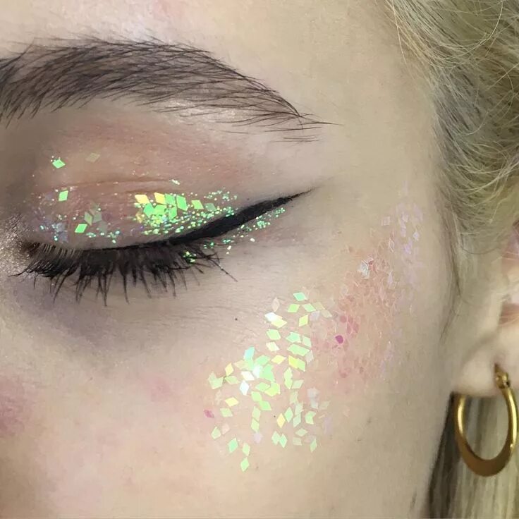 Блестки на веках макияж The Unknown Twin New Jersey boys chapter 86 Artistry makeup, Rave makeup, Gl