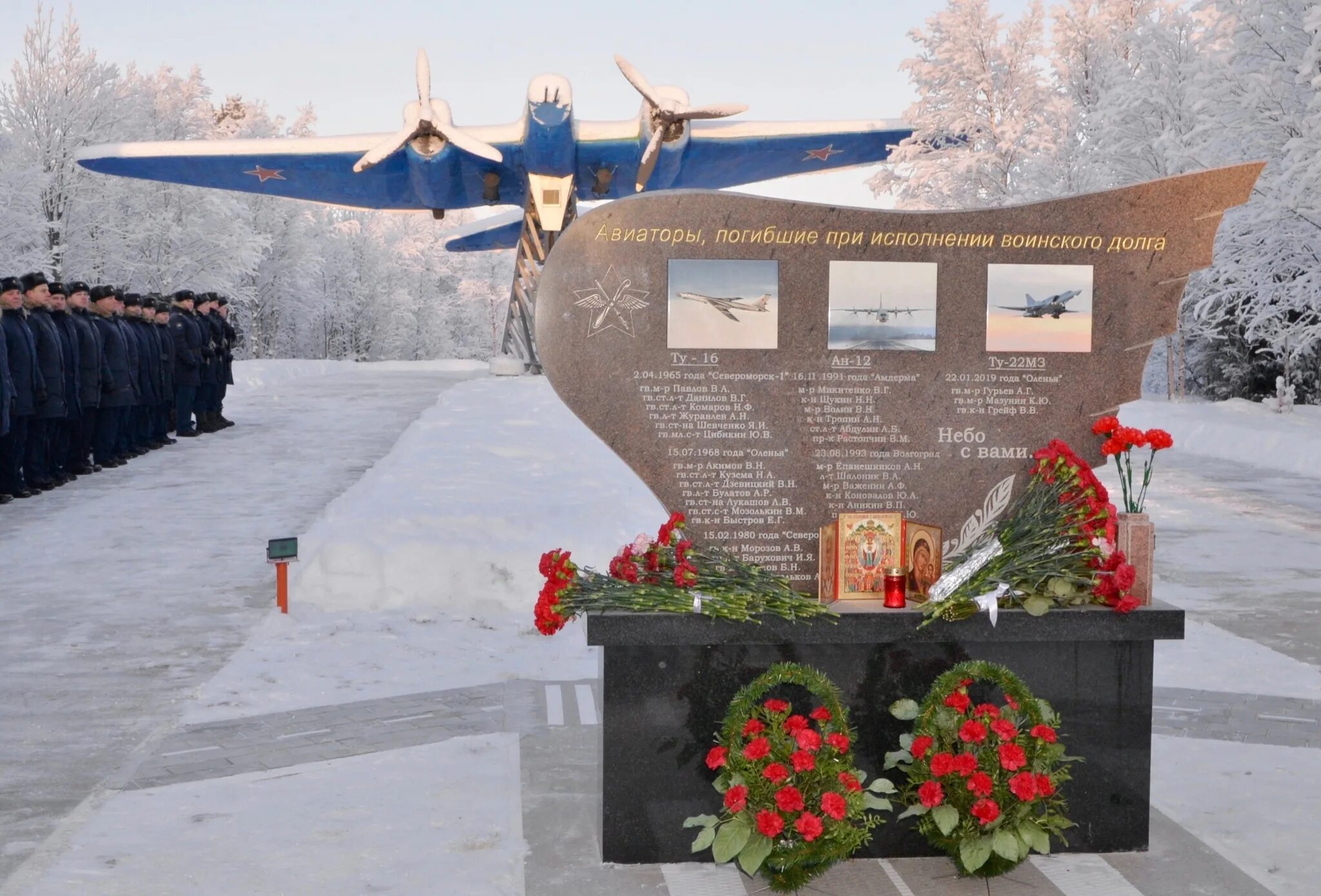 Оленегорск 22. Н.П высокий Оленегорск. Аллея героев высокий Мурманская область. Н П высокий Мурманская область. Поселок высокий Оленегорск.