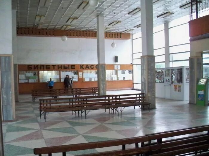 Вокзал асбест свердловская область. Пэ2м тяговый агрегат. Станция асбест, асбест. Асбест железнодорожный транспорт. Жд станция асбест.