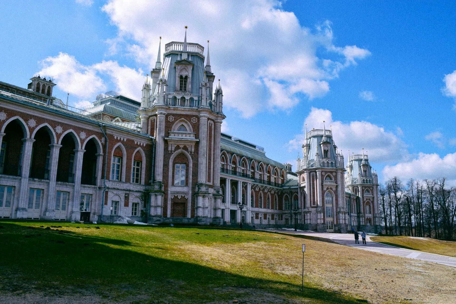 Парк Царицыно в Москве 2022. Царицыно (дворцово-парковый ансамбль). Музей Царицыно в Москве. Большой дворец Царицыно оранжереи.