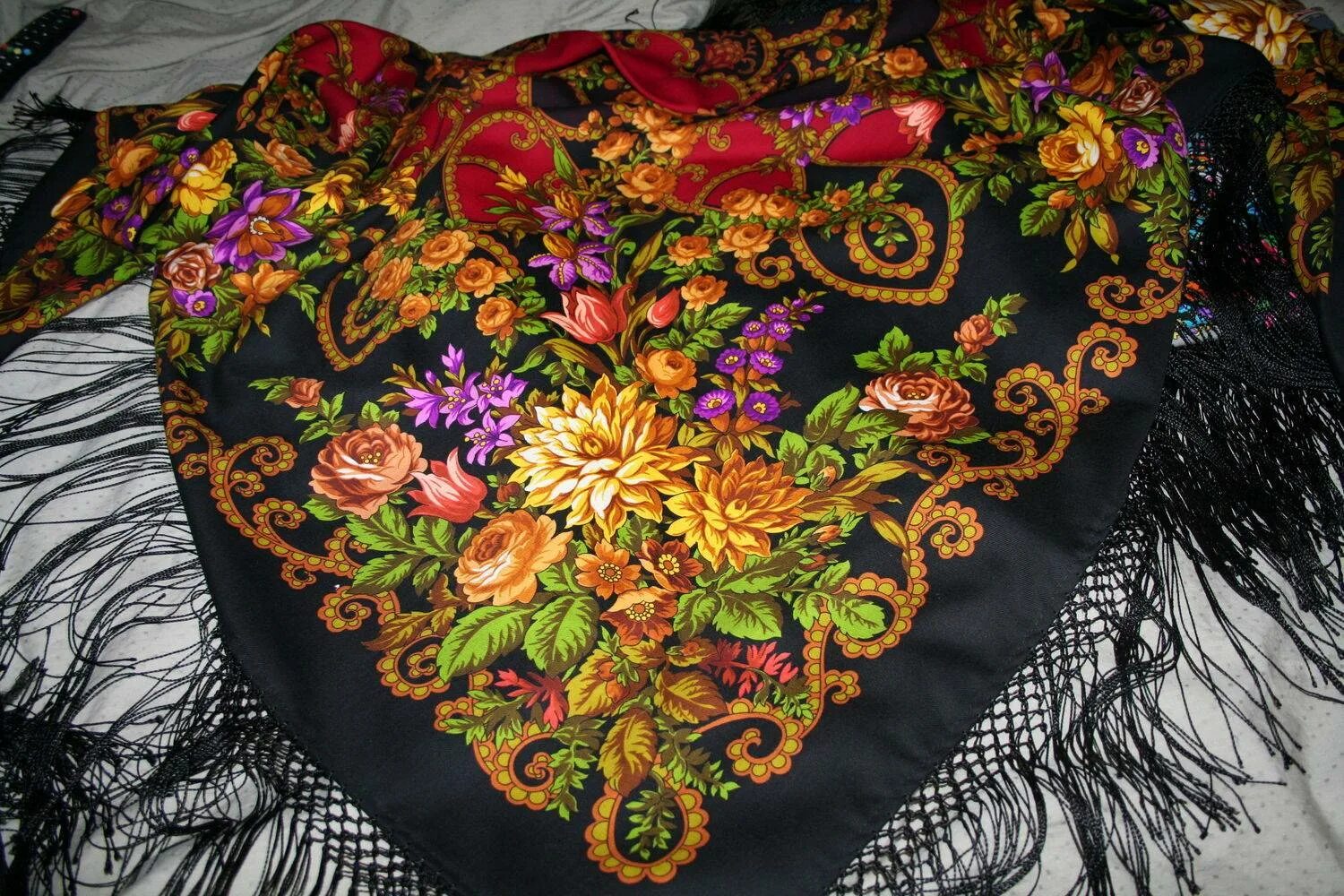 Жар птица шаль павловопосадская. Платочная мануфактура павловский посад. Платок павлопосадский "павловский посад". Павловский посад народный промысел. Павловский посад завод платков.