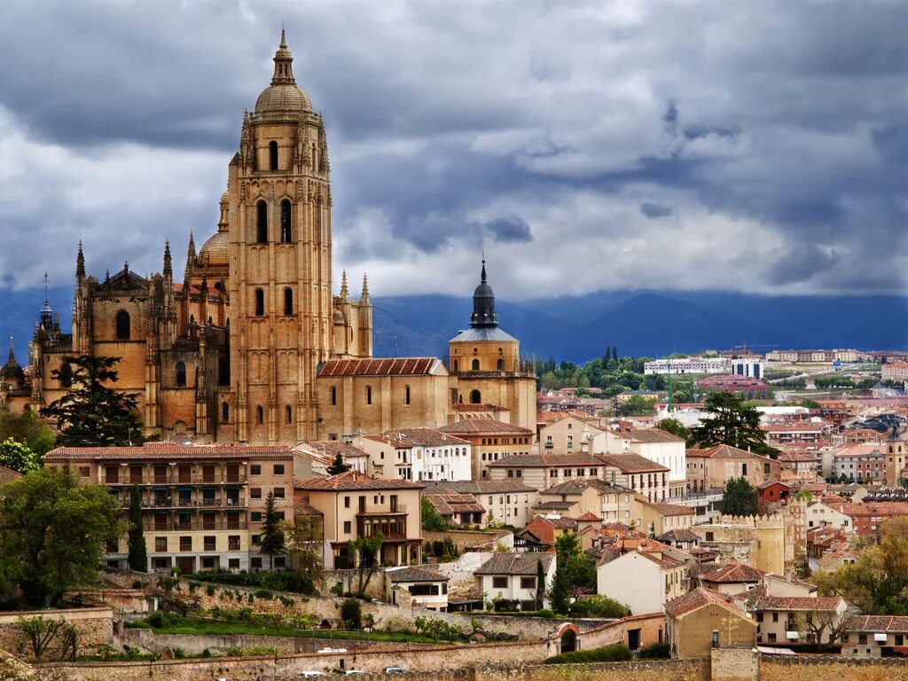 Кафедральный собор сеговии. Собор города сеговия. Сеговия город в испании. Римский акведук толедо. Сеговия испания фото.