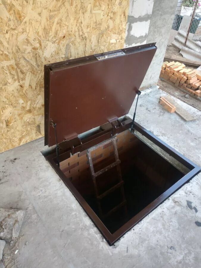 Люк напольный floor d3030. Люк лаз на чердак. Погреб крышка люка. Погреб крышка люка. Люк напольный 700х700 "лайт".