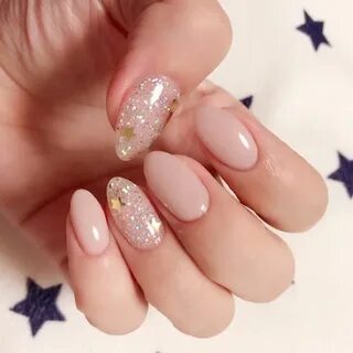 Новогодний маникюр миндаль короткий