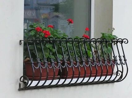 Решетка под окном