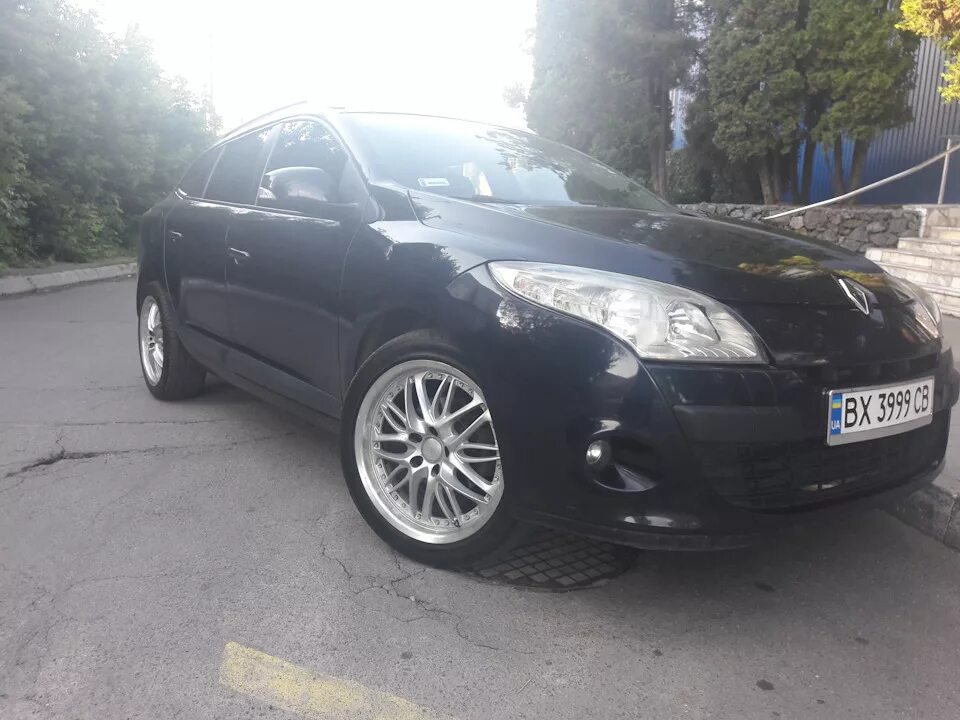 Диск литой меган 3. Renault megane 3 r18. меган 3 диски r17. диски р18 на рено меган.