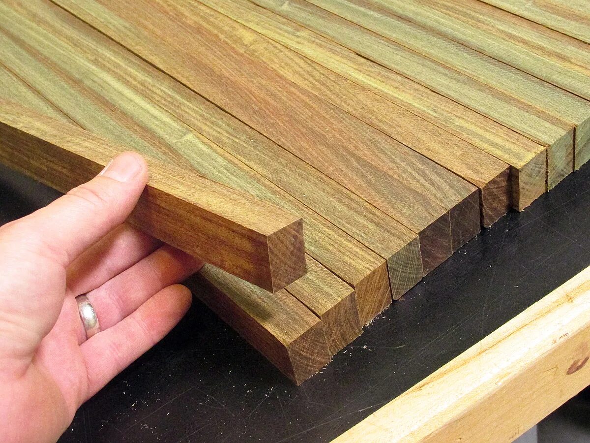 Склеивание досок. Склеивание древесины. Склейка деревянных изделий. Склеивание деревянных брусков. Торцевая склейка древесины.