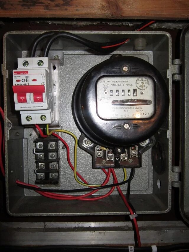 Какие измерительные приборы соединены в электрическом счетчике. Подключить однофазный счетчик. Подключить однофазный счетчик электроэнергии. Однофазный счетчик 100 ампер. Соединение счетчика электроэнергии.