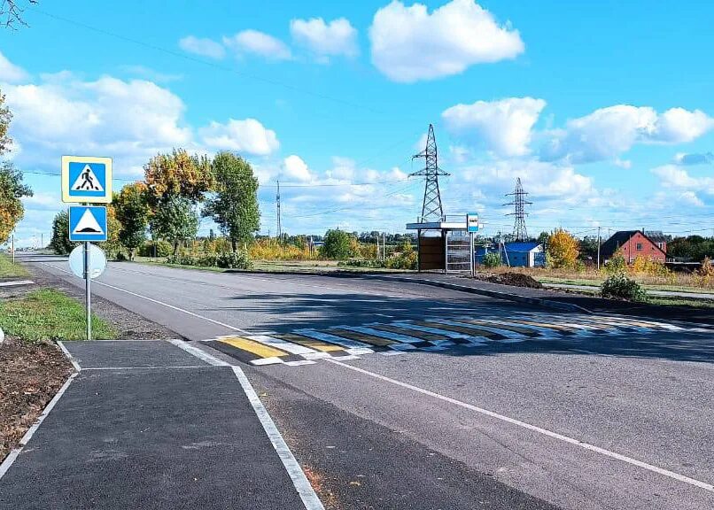 20 поселок октябрьский. Поселок ясные зори Белгородская область. Октябрьский Белгородская область. Дороги Архангельской области. Остановка Октябрьская Белгород.