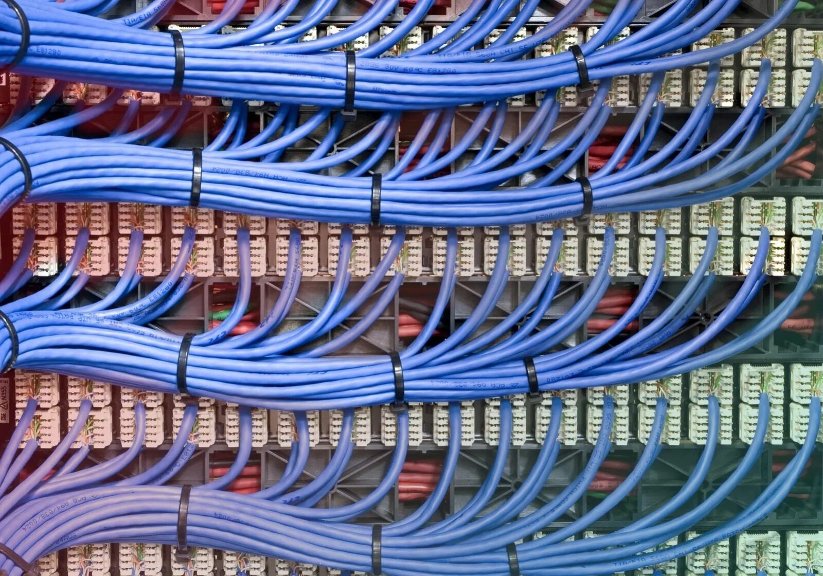 Номер телефона кабельных сетей. СКС Структурированная кабельная система. СКС структурированные кабельные сети. Прокладки слаботочных кабельных систем. Проектирование и монтаж сетей: ЛВС, ВОЛС.