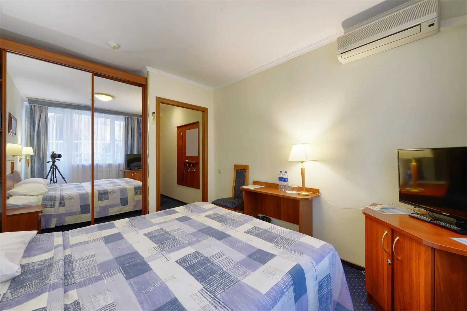 Номера сингл твин дабл. Стандартный номер dbl. Standard room trpl 1chd. Double room twin room. 40 меридиан яхт клуб коломна забронировать номер.