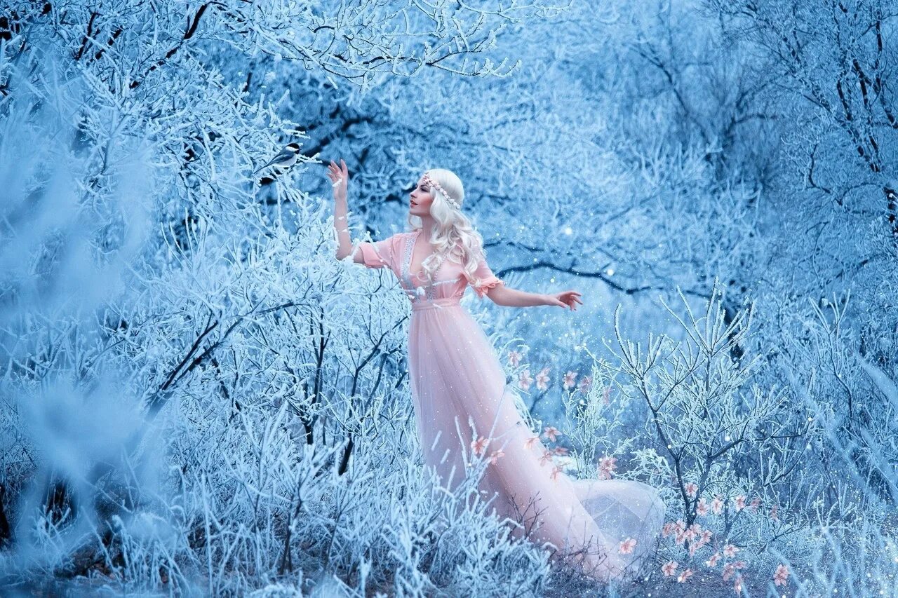 Красавица зима. Зимняя фотосессия в лесу. Девушка зима. Волшебница-зима.