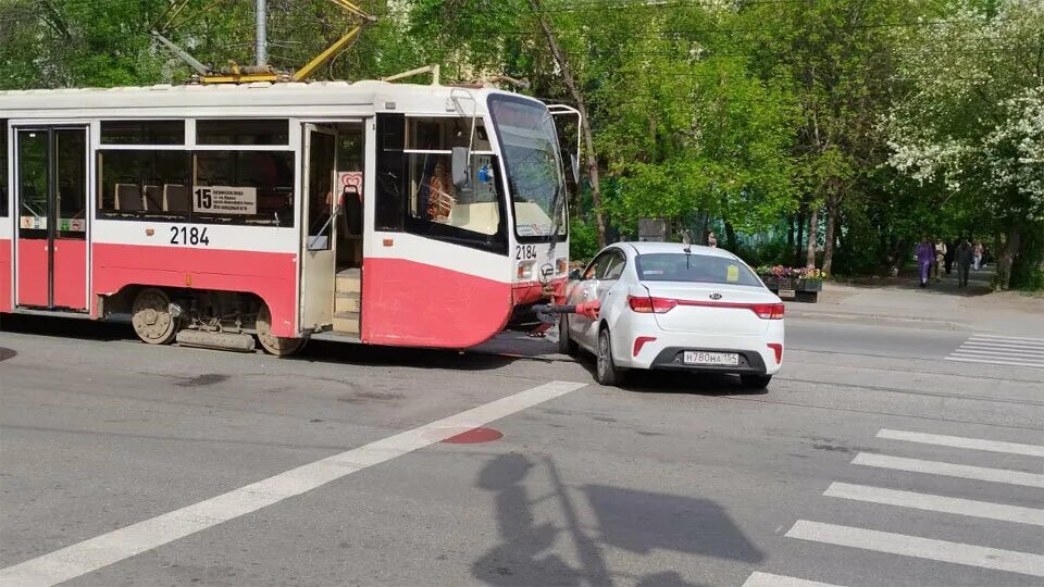 Новосибирский трамвай 2116. Трамвай 15. Водитель трамвая.