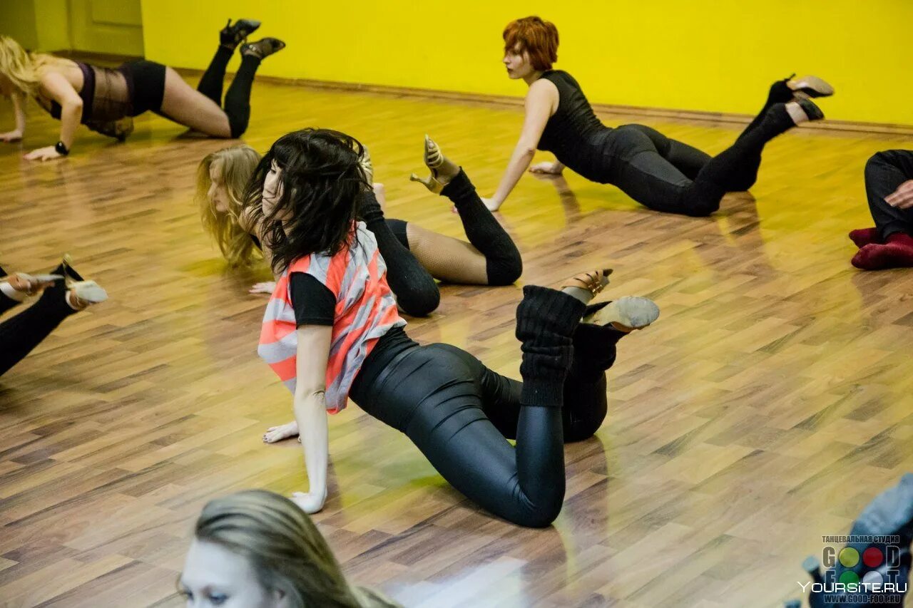 Стрип пластика. Школа стрип танца. Стрип дэнс группа. Школа стрип танца. Стрип пластика школа танцев.