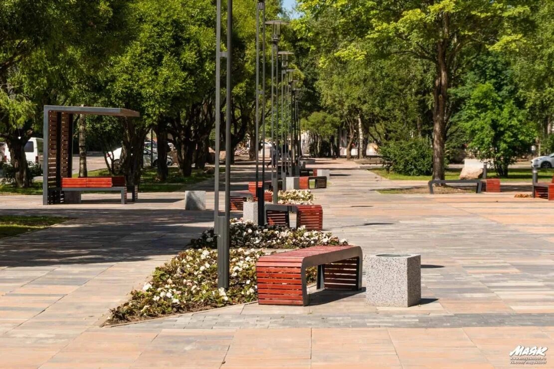 Площадь в сосновом бору