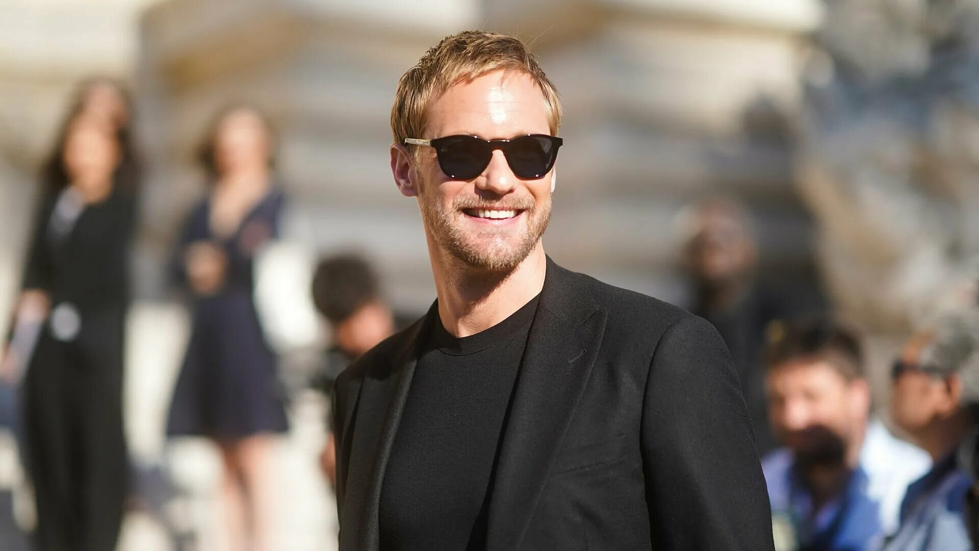 Александр скарсгард – отец джонаса. Александр скарсгард – отец джонаса. Alexander square. Александровский сквер. Лондон.