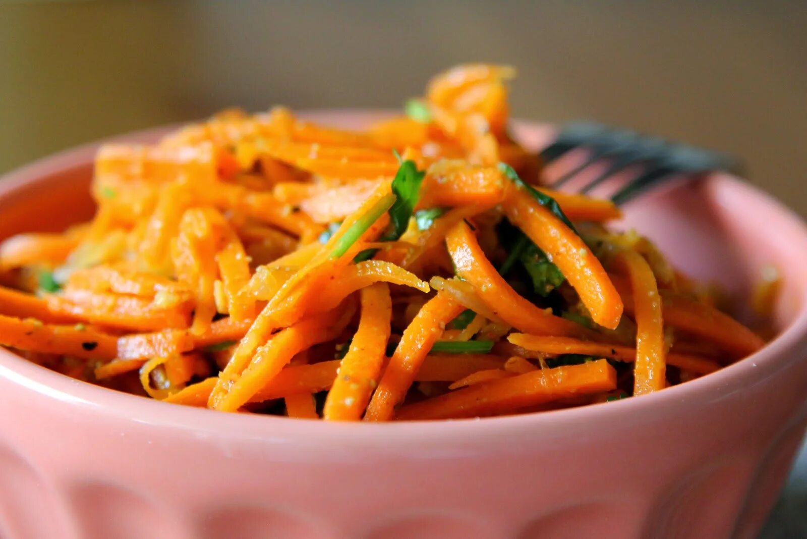 Как вкусно приготовить морковь. Корейская кухня морковь. Морковь по корейски на новый год. Корейский салат морковка с осьминогом. Клюква морковь.