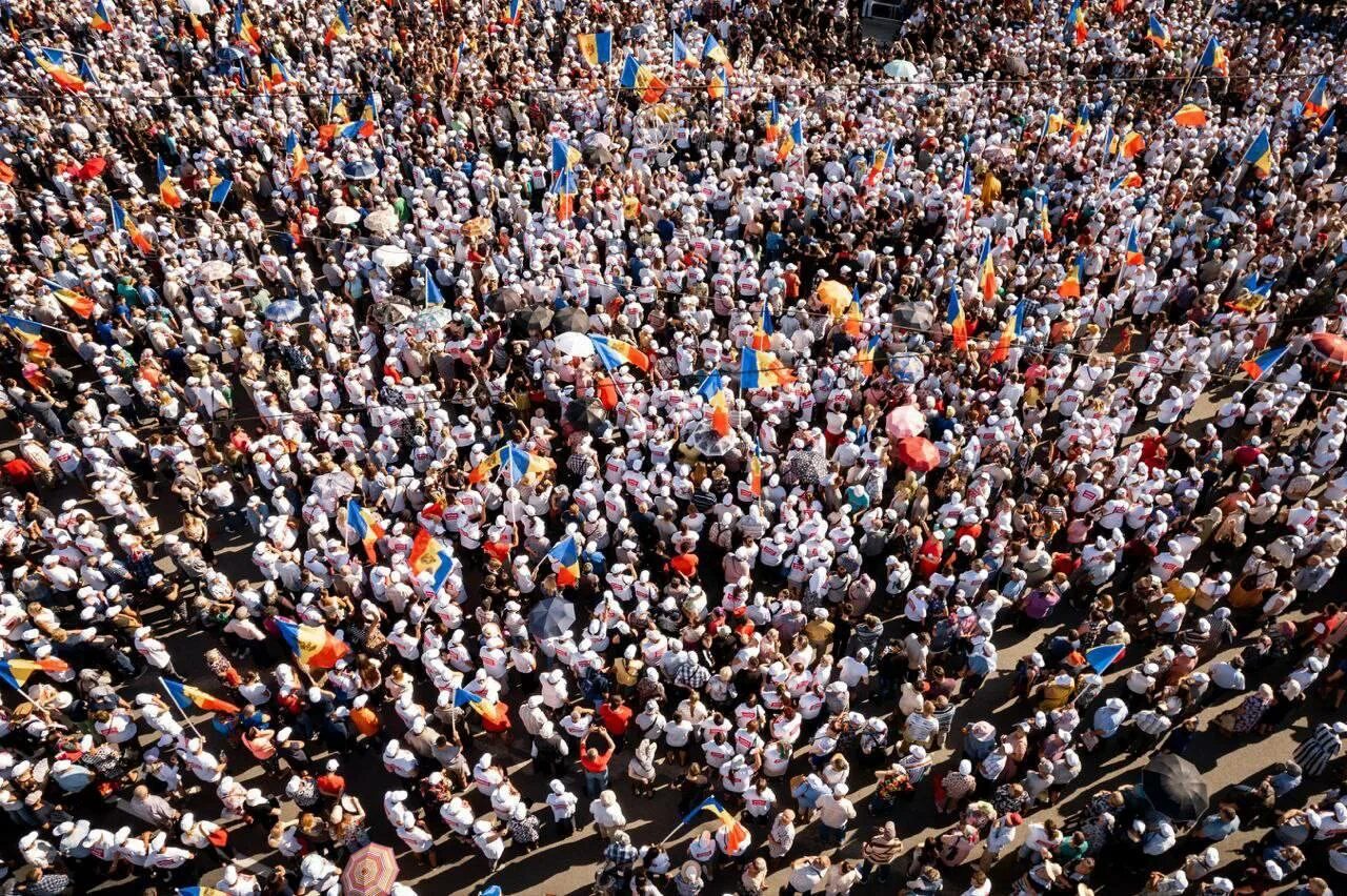 Протесты в Молдове 2022. Майя Санду митинг. Митинг в Кишиневе. Толпа 1000 человек. Группа 1000 человек