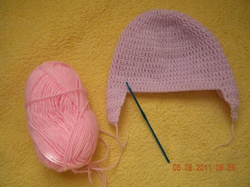 Обвязываем шапку. Кайма из пышных столбиков. Край шапки крючком красиво. Шапка обвязка беж. Обвязываем шапку.