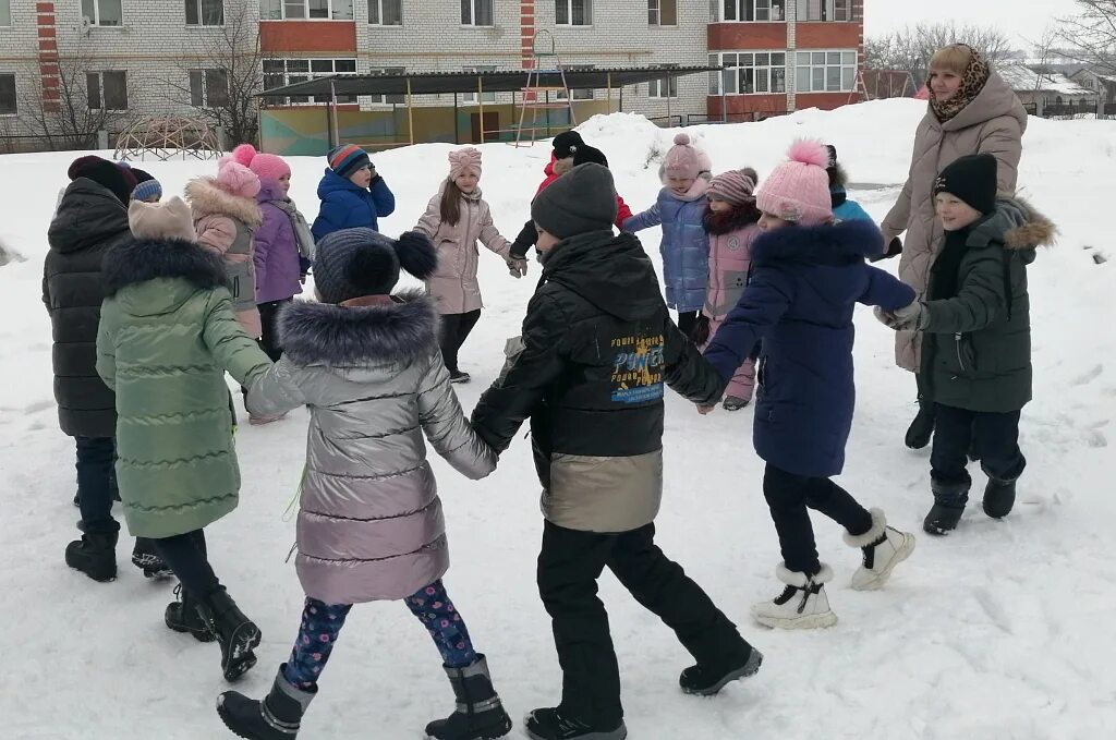 Масленица в саду победы челябинск 2024. Масленица в детском саду на улице. Масленица игры хороводы. Хоровод Масленица для детей. Игры на Масленицу в детском саду.