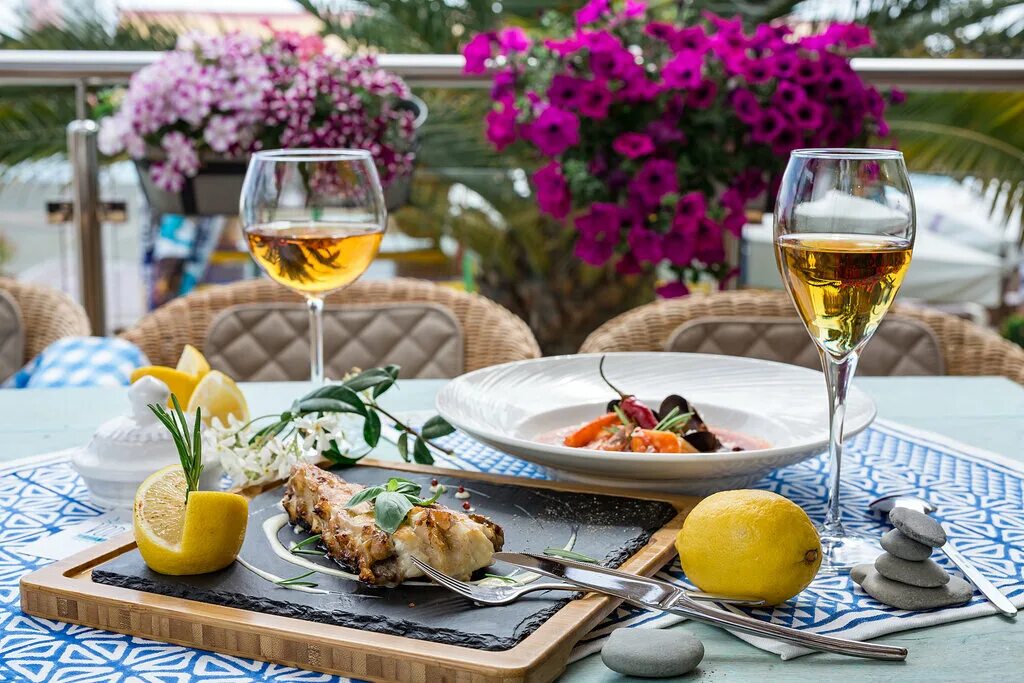 Voda сочи. рестораны у моря адлер. окрошка с телятиной. караоке вода адлер. ресторан вода адлер.