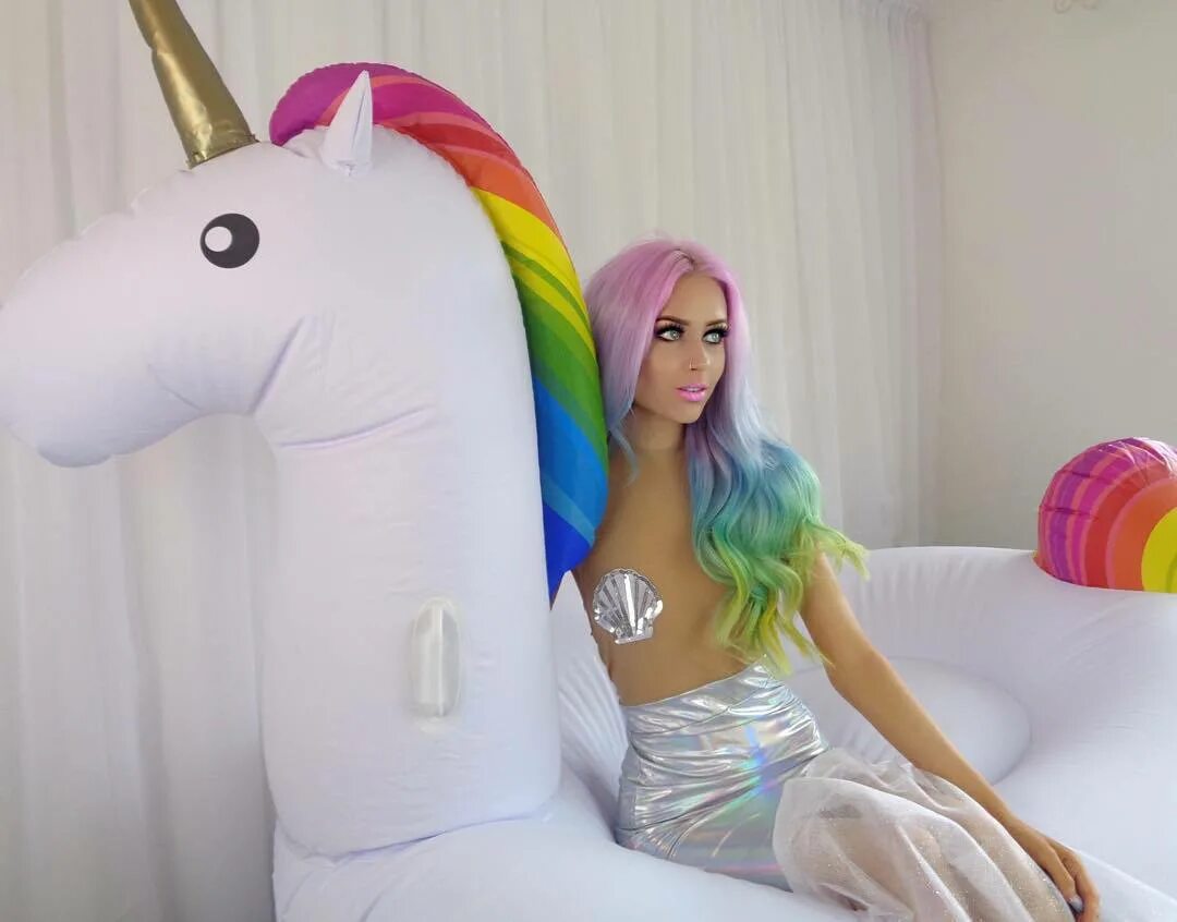 Ева элфи в костюме единорога. Картинки с днём рождения девочке с единорогом. Коллекция девочки единорожки. Рисунки на лице для девочек единорог. Моя девушка единорог 23.