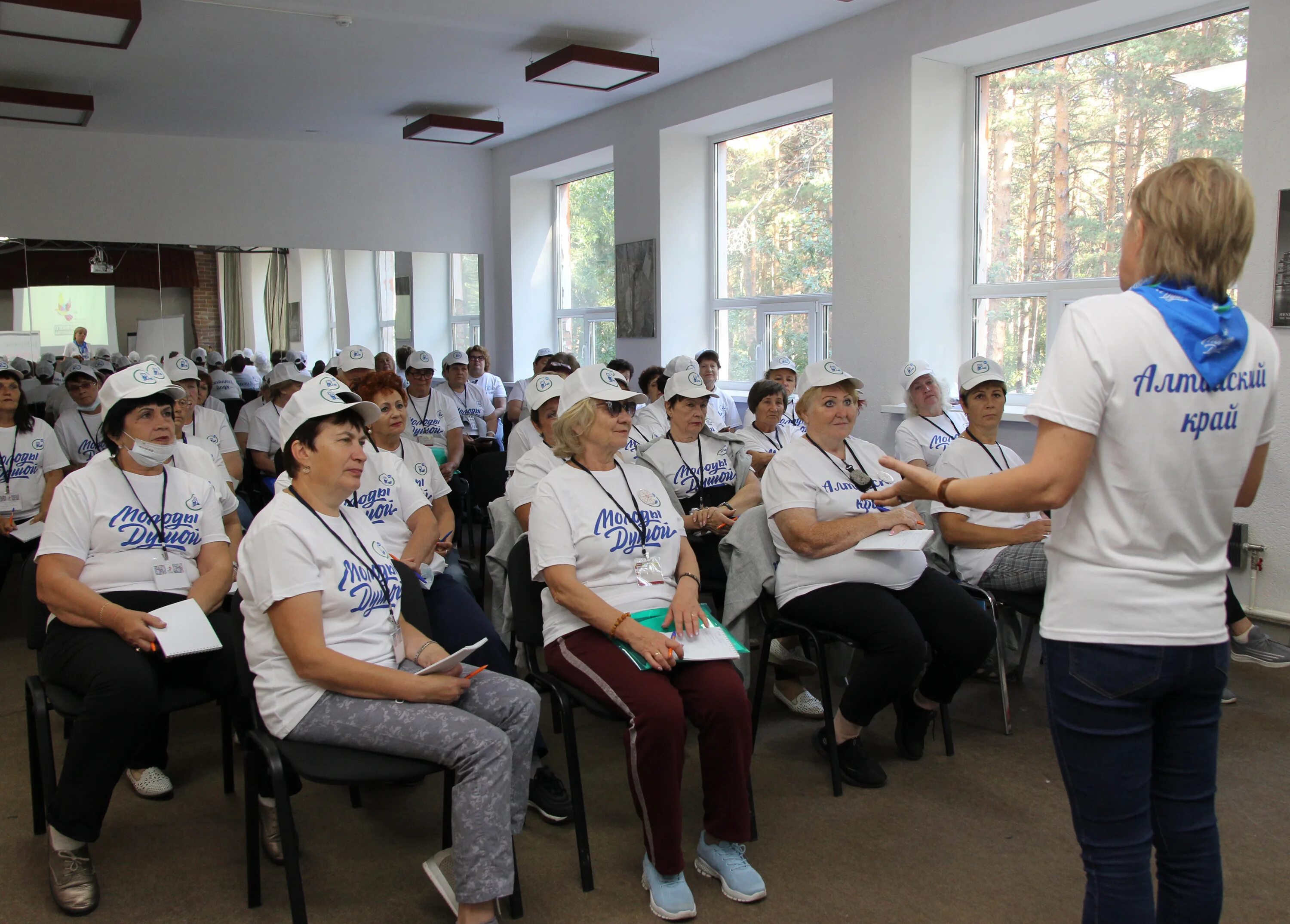 Серебряные волонтеры алтайский край. Волонтеры фото. Волонтерство в барнауле. Волонтеры победы алтайский край. Волонтеры фото.