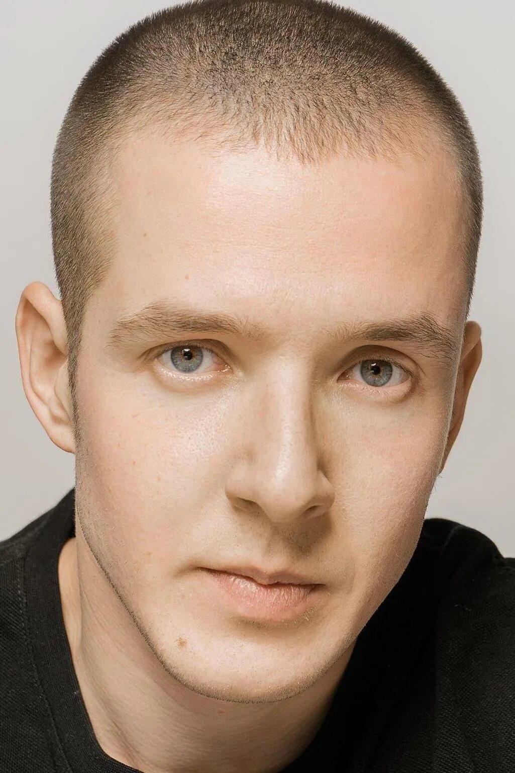 Актер артем. Артём очипенко. Полицейский с рублёвки 90-е. Фото артема сучкова. Родители артема сучкова.