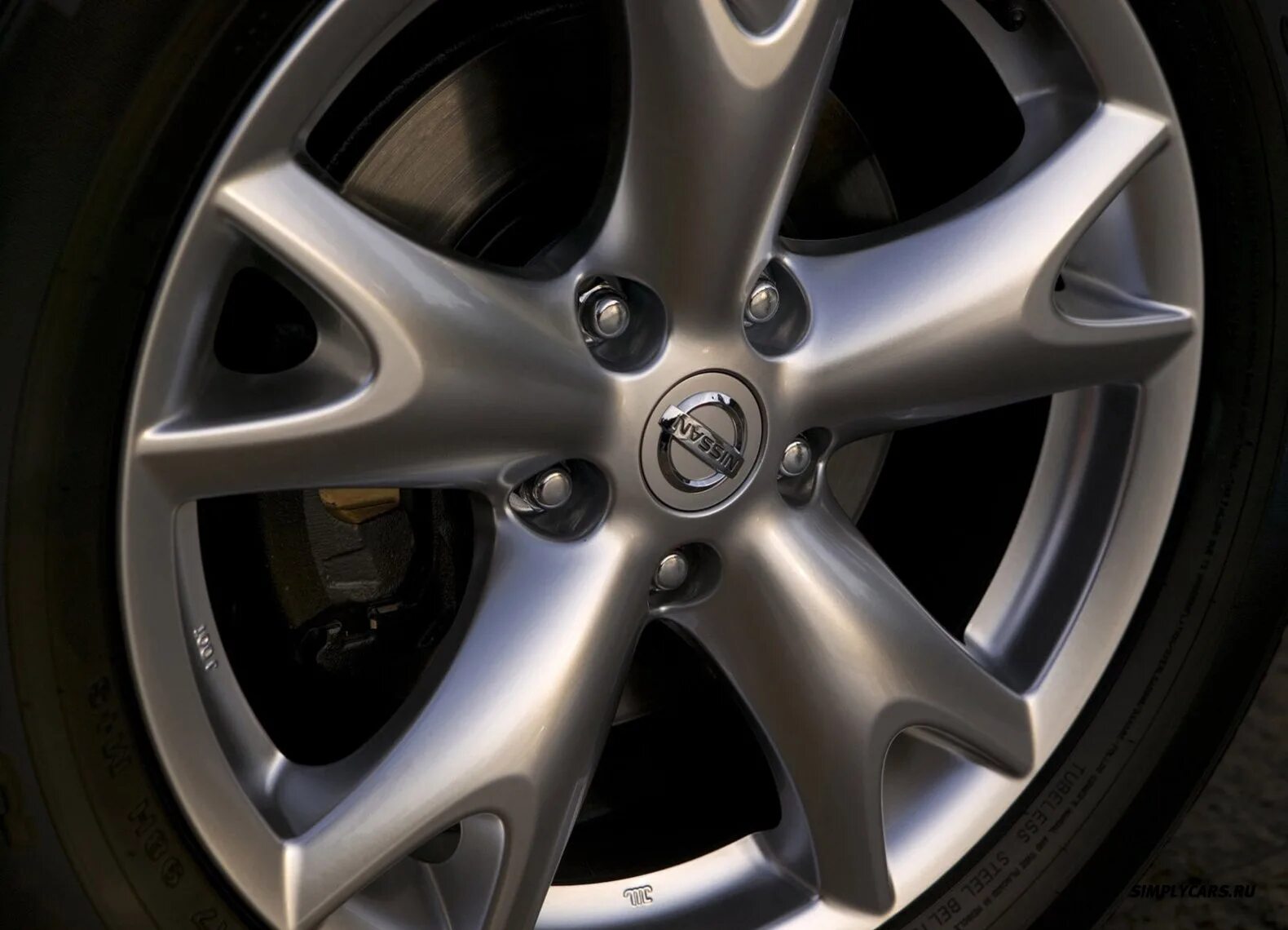 Автомобильное спортивное колесо. Колесо машины. Ke409-4c400bz. Gtr r35 диски. Ke409-5n5dc диск.