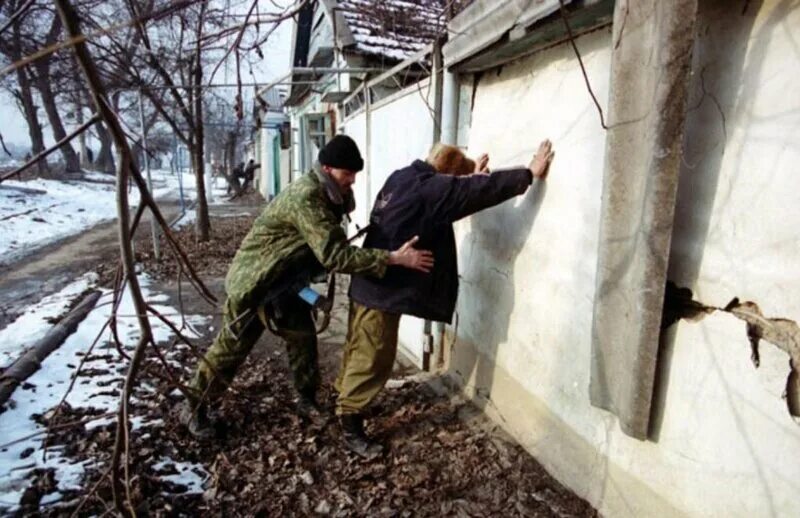 Село самашки. Зачистка села Самашки 1995. Самашки Чечня зачистка 1995. Самашки Чечня зачистка.