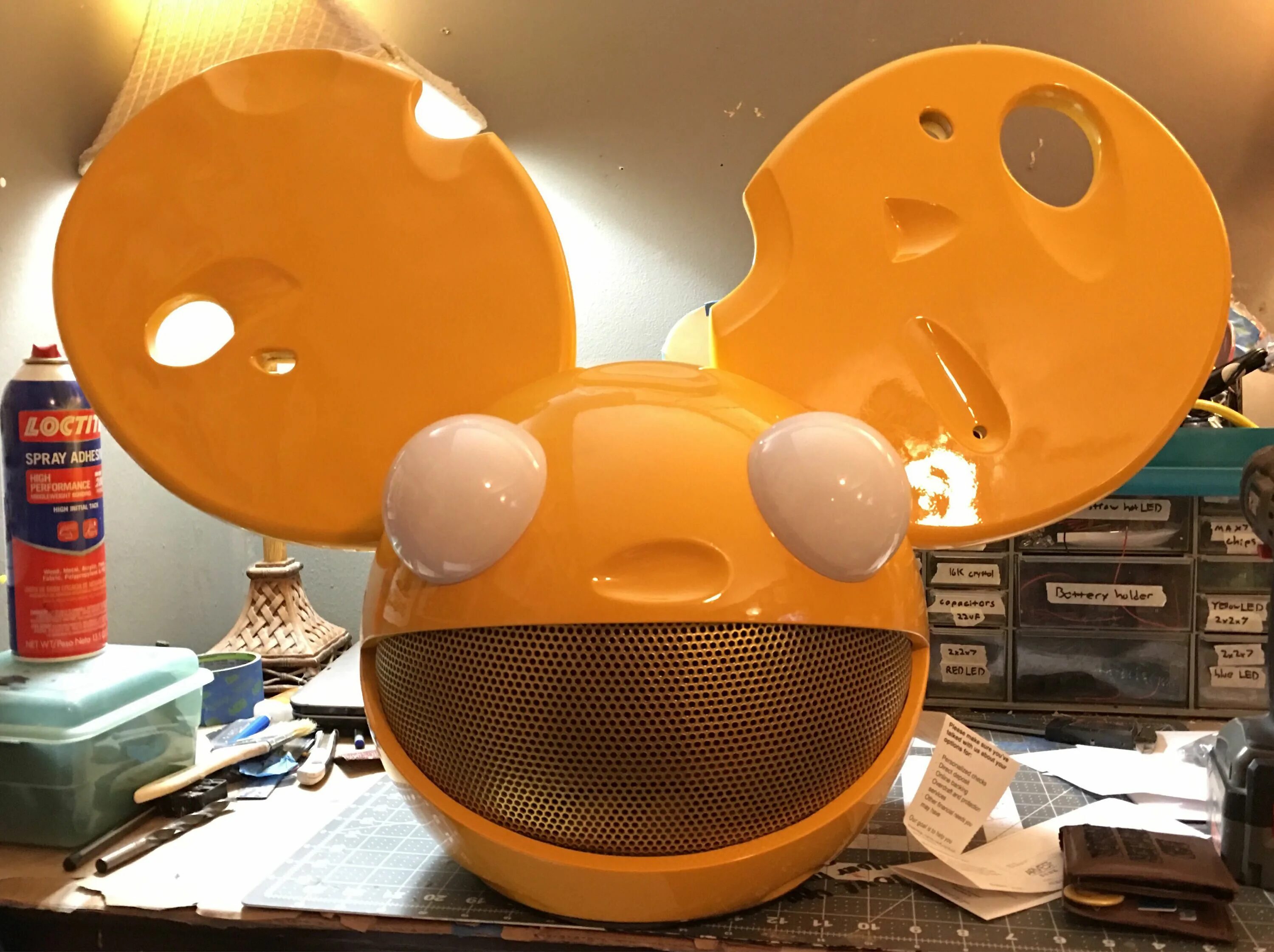 Маска 5 музыка. Deadmau5 Helmet. Шлем дедмауса. Deadmau5 студия. Deadmau5 под маской.