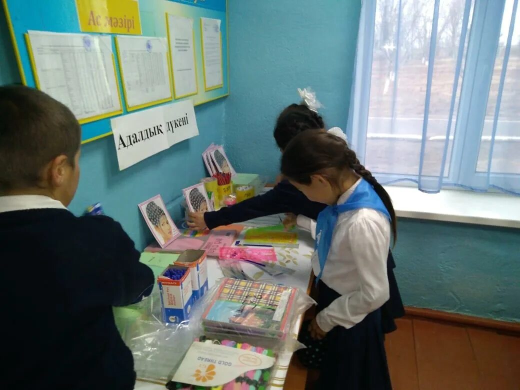 досболlike достық қолын ұсынып акциясы. дос туралы презентация. кластер дос. көрнекілік. оқушылар картинки.