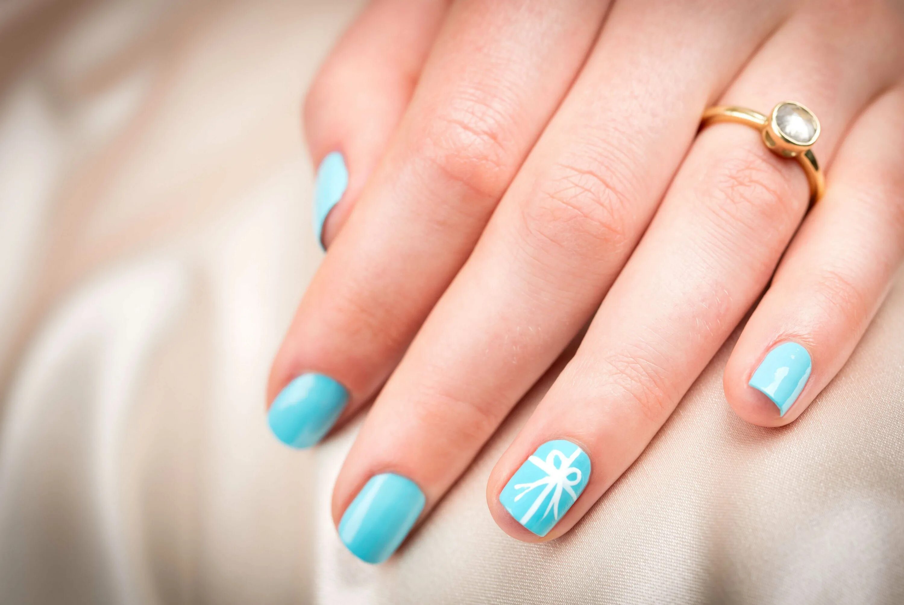 Тиффани нейлз. Мятный тиффани. Тиффани нейлс маникюр. Френч тиффани. Гель лак цвет тиффани.