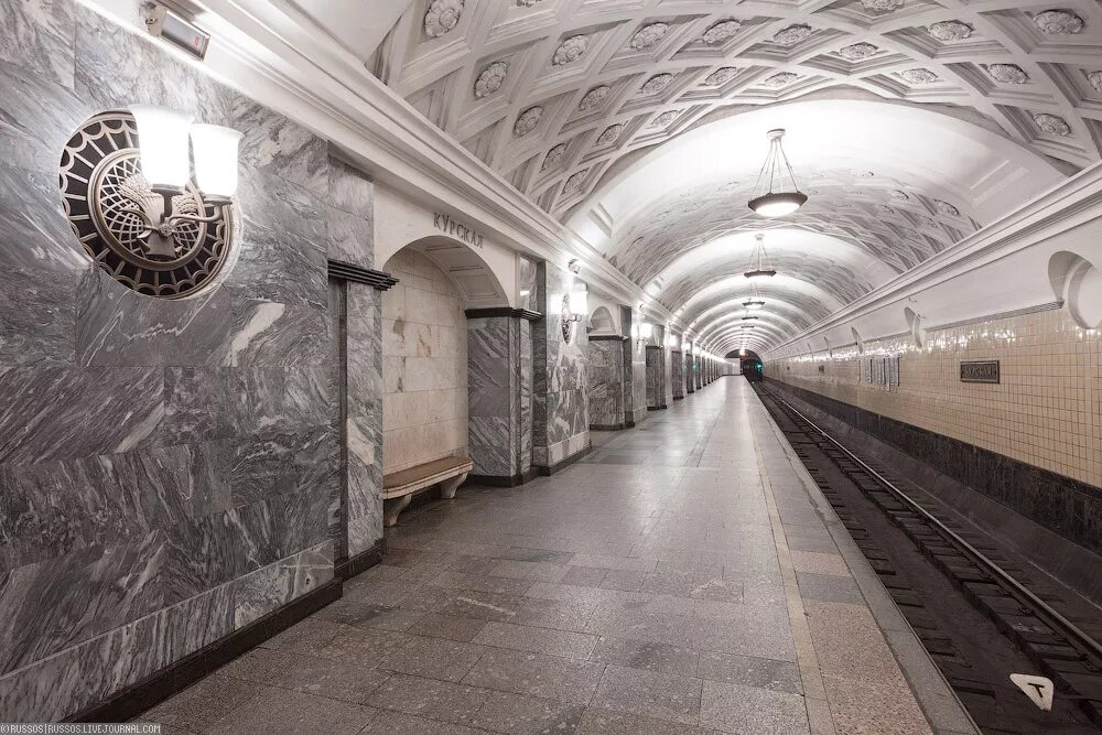 Курская (станция метро, Арбатско-Покровская линия). Курская (станция метро, Кольцевая линия). Метро Курская Арбатско Покровская. Метро Курская радиальная. Курская арбатско покровская