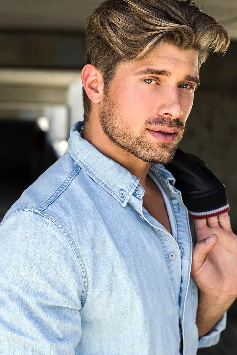 стерлинг найт блондин. красивый блондин. русый парень. артем арсеньев. русый цвет волос у мужчин.