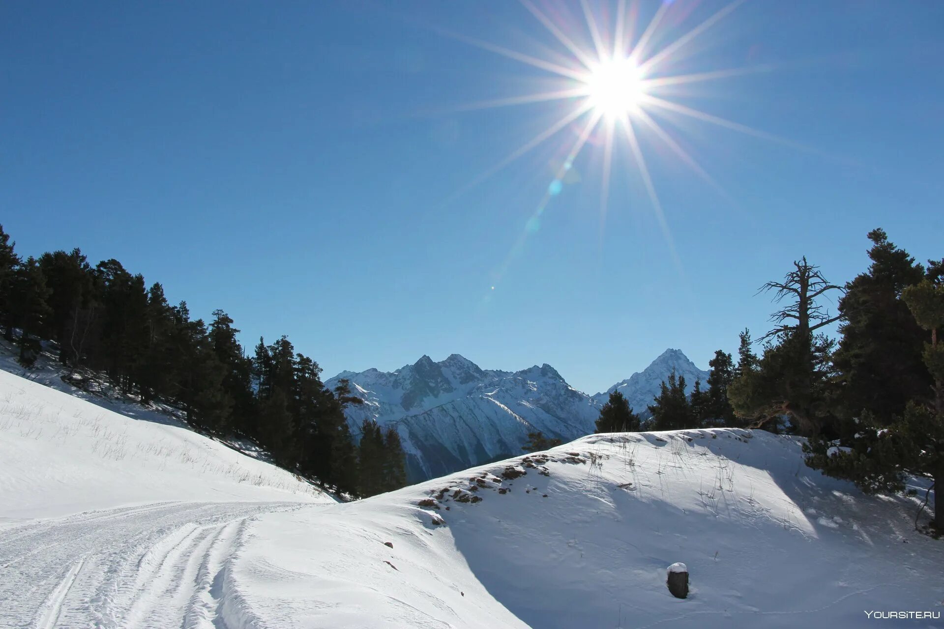 Снега архыз. Архыз горы зима. Поселок архыз зима. Снега архыз. Снега архыз.