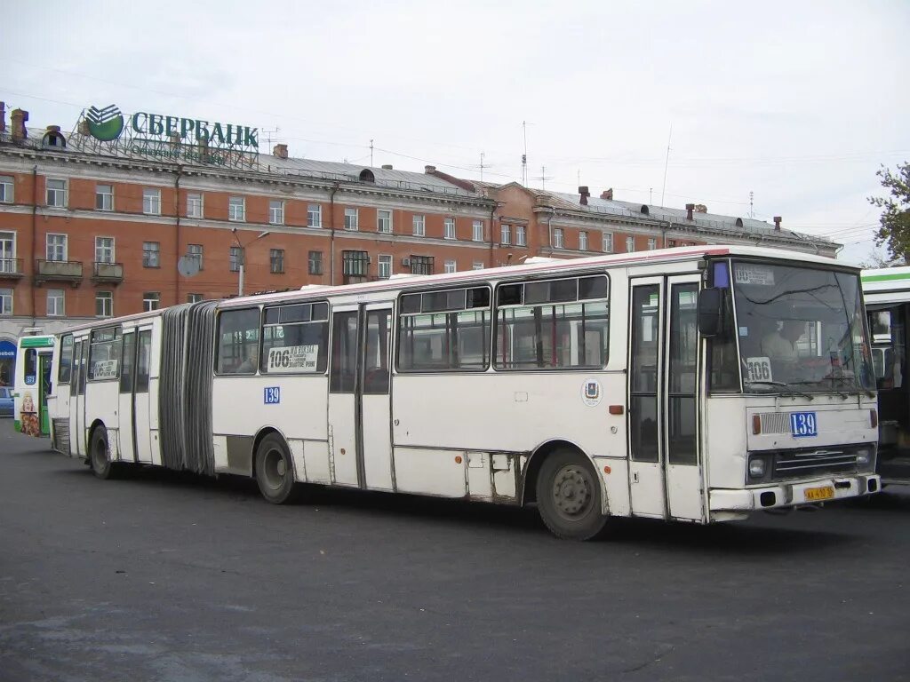 Какие автобусы ходят в омске. Автобус 139 Кароса Омск. Автобус гармошка Омск. Кароса автобус гармошка. Кароса 841 Омск.